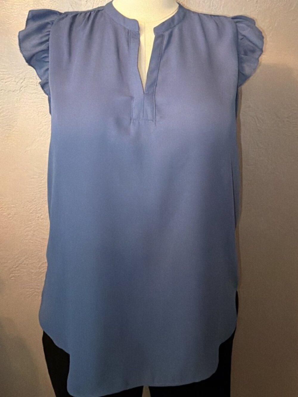 Emma & Olivia Periwinkle Sleeveless Blouse Like New High-Low Hem Large